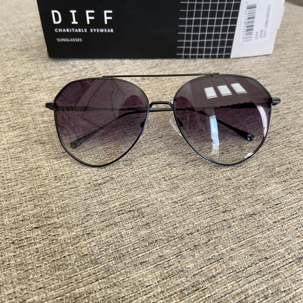 Diff Eyewear Aviator’s Black, NEW IN BOX